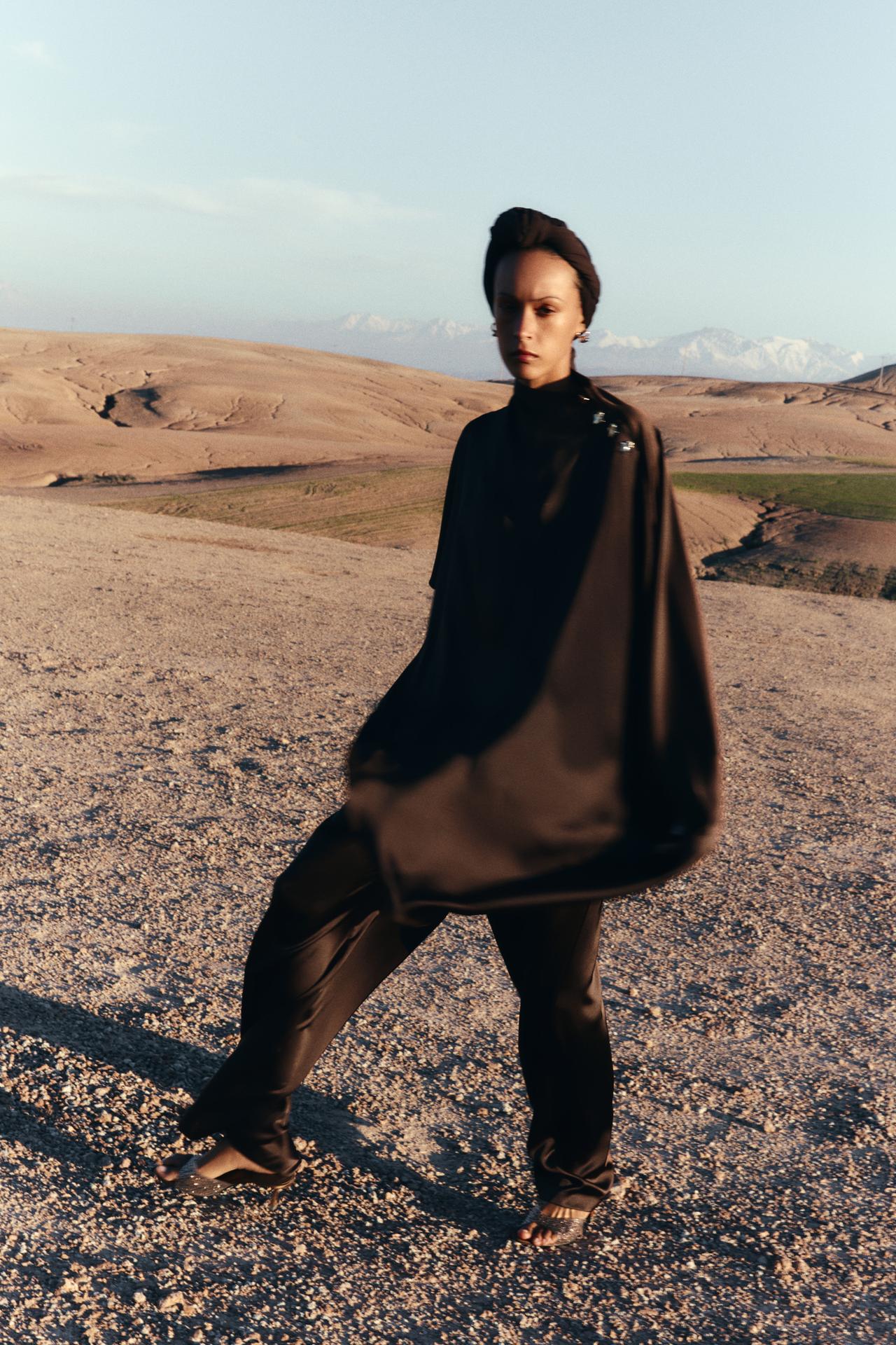 FLOWING SATIN PLEATED TROUSERS