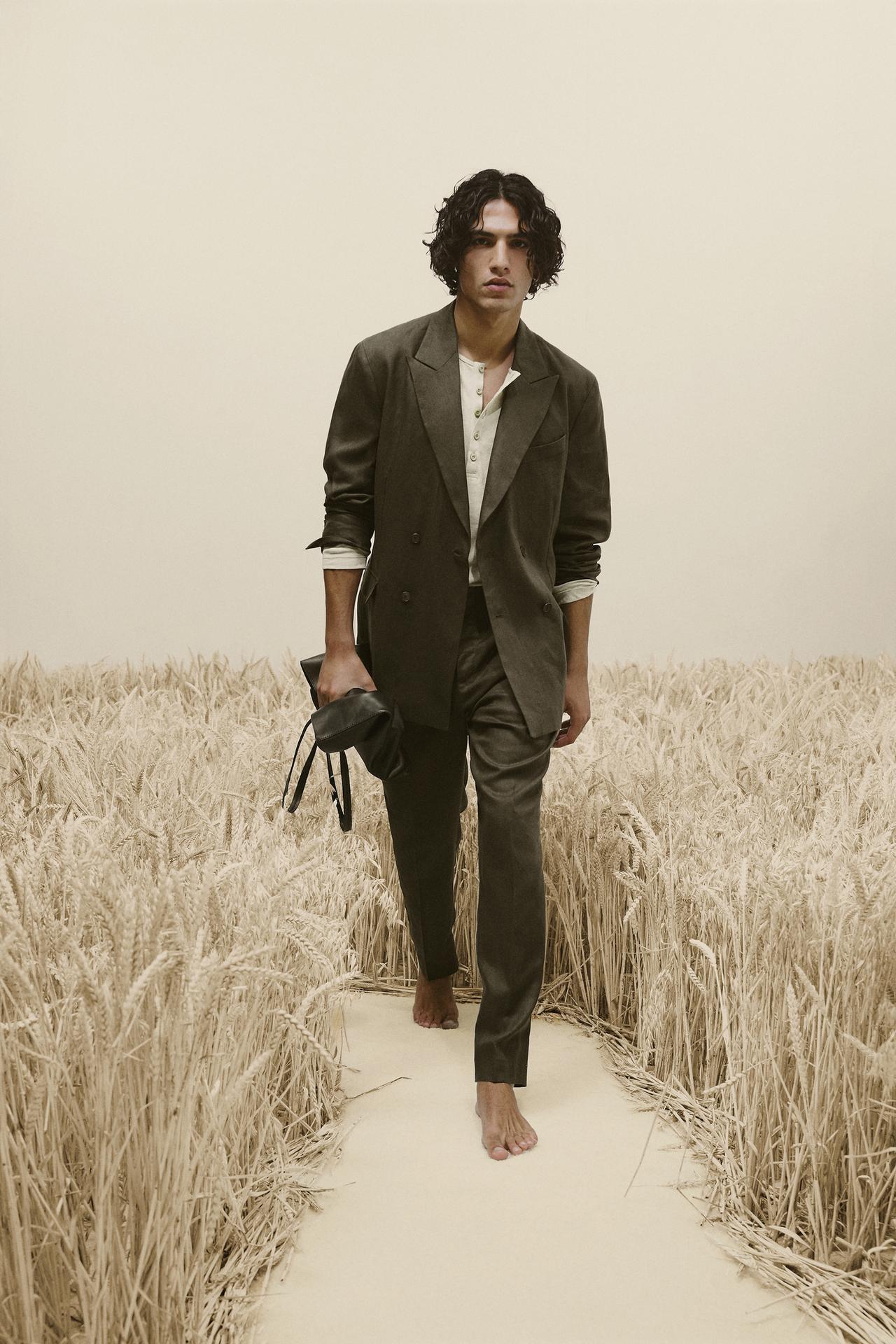 DOUBLE-BREASTED SUIT BLAZER